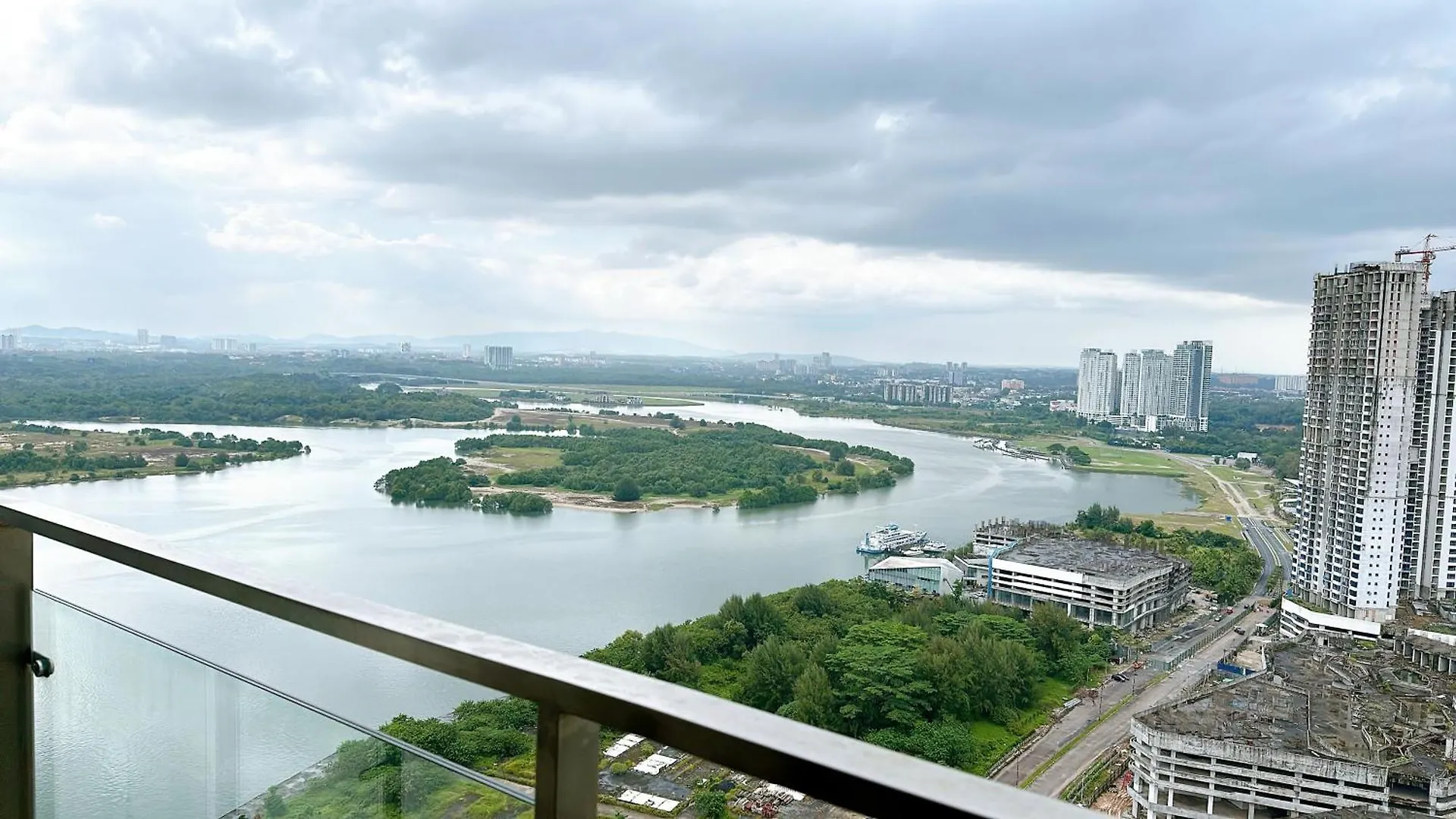 Country Garden Danga Bay By Cactus Homestay Thm 조호르 바루 아파트